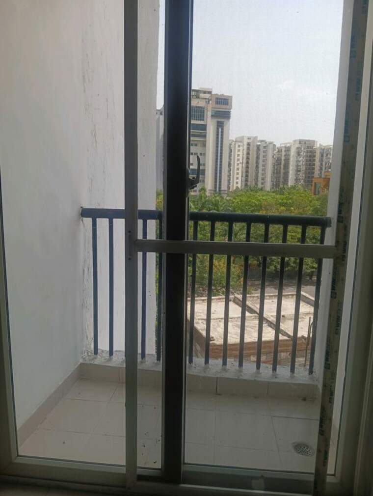 Balcony, amrapali-platinum 2 Bedroom 1000 Sq.Ft. Apartment In Sector 119 Noida 10415926