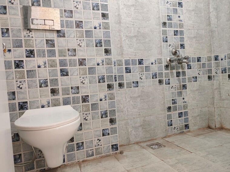 Bathroom, sector 14 dwarka 2 Bedroom 1200 Sq.Ft. Apartment In Sector 14 Dwarka Delhi 10242459