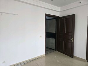 Room in 3 BHK Apartment at Amrapali Platinum, Sector 119 – for Sale