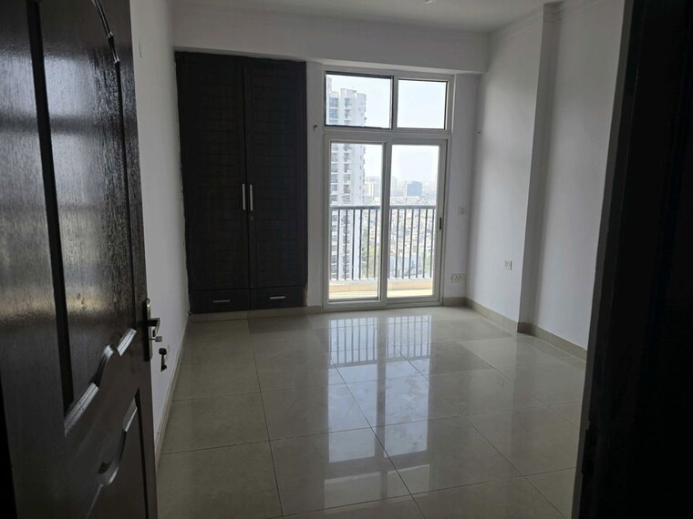 Room, amrapali-platinum 3 Bedroom 1325 Sq.Ft. Apartment In Sector 119 Noida 10416100
