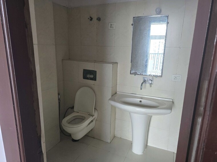 Bathroom, amrapali-platinum 3 Bedroom 1325 Sq.Ft. Apartment In Sector 119 Noida 10416100