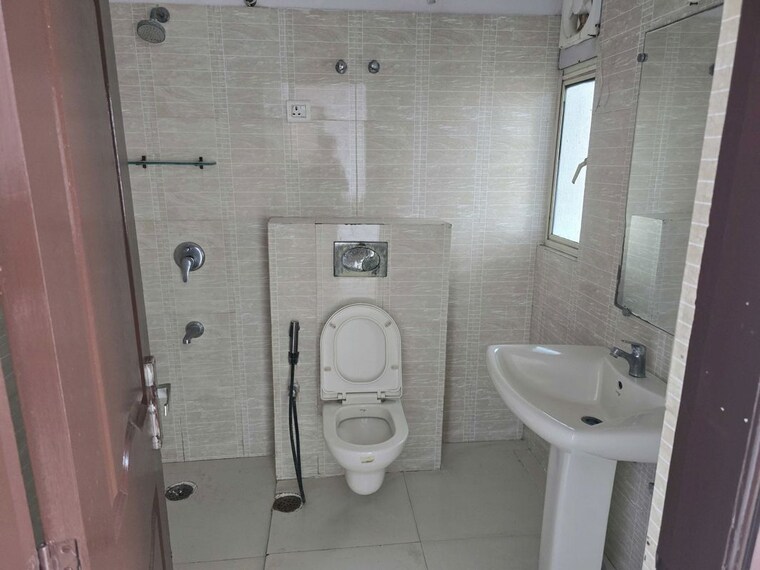 Bathroom, amrapali-platinum 3 Bedroom 1325 Sq.Ft. Apartment In Sector 119 Noida 10416100