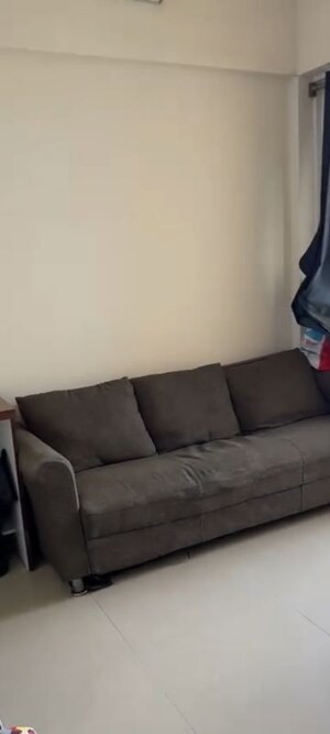 Bedroom in 2 BHK Apartment at Mahim – for Rent