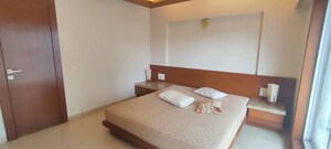Bedroom in 2.5 BHK Apartment at Pali Hill – for Rent