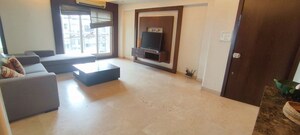 Room in 2.5 BHK Apartment at Pali Hill – for Rent