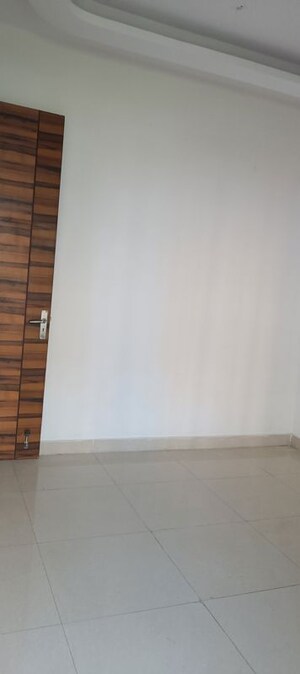 Room in 3 BHK Apartment at Samridhi Luxuriya Avenue, Sector 150 – for Rent