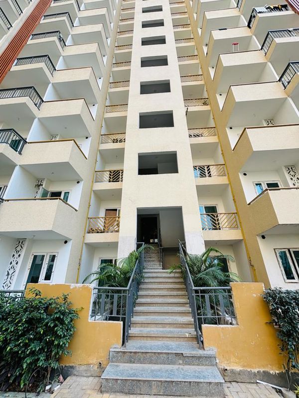3.5 BHK + Servant Room 1897 Sq.Ft. Apartment in Nirala Estate II