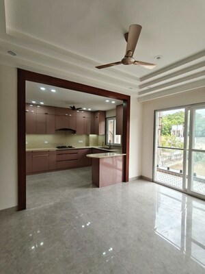 Room in 3.5 BHK Builder Floor at Sector 23 – for Rent