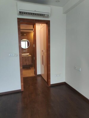 Room in 3.5 BHK Builder Floor at Sushant Lok I – for Rent