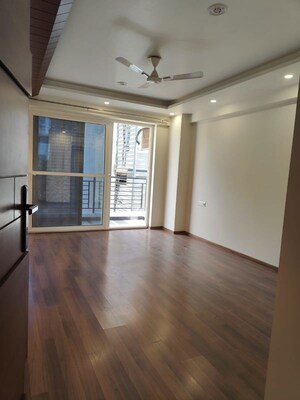 Room in 3.5 BHK Builder Floor at Sushant Lok I – for Rent