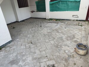 Parking in 2 BHK Villa at Maulviganj – for Rent
