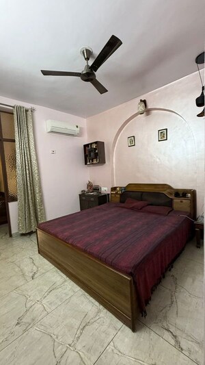 Bedroom in 3.5 BHK Builder Floor at Dilshad Colony – for Sale