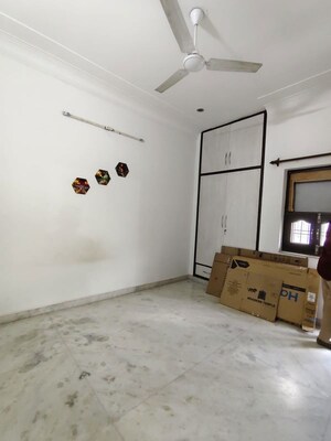 Room in 2 BHK Builder Floor at Sector 31 – for Rent