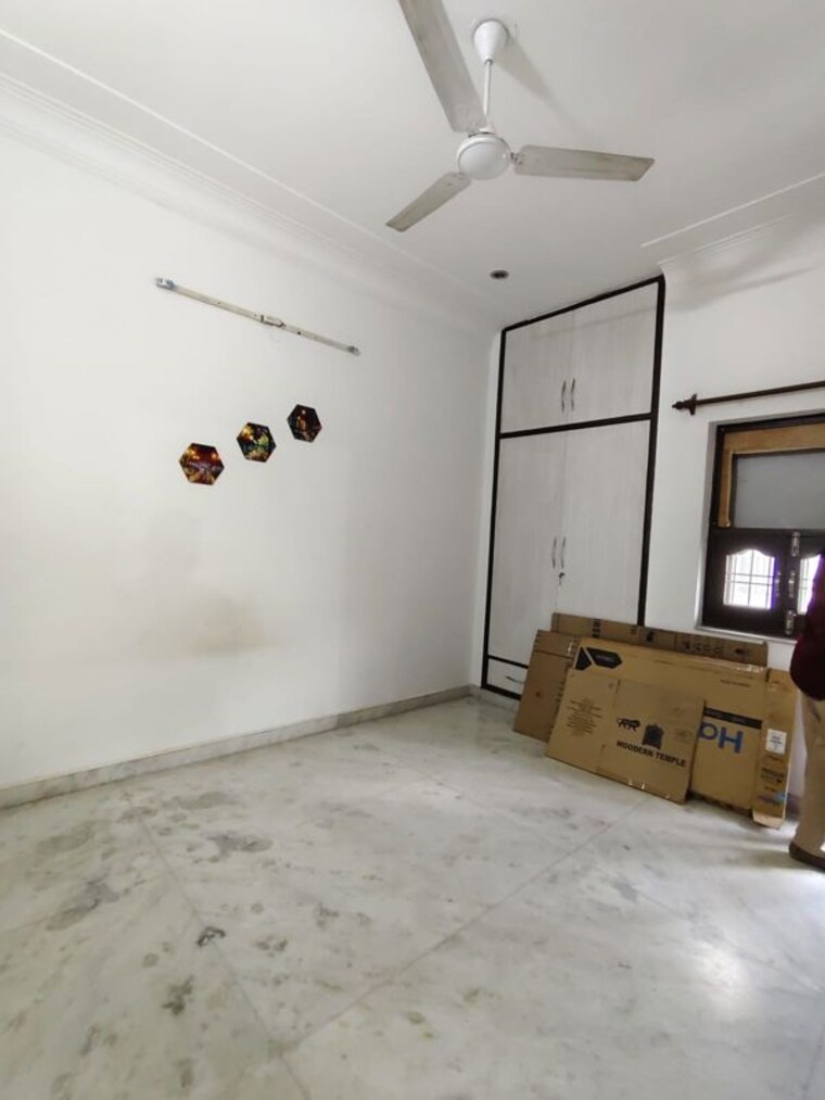 Room, sector 31 2 Bedroom 1420 Sq.Ft. Builder Floor In Sector 31 Gurgaon 10416241
