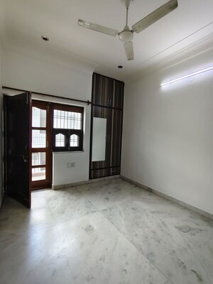 Room in 2 BHK Builder Floor at Sector 31 – for Rent