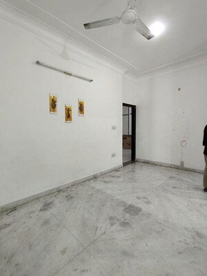 Room in 2 BHK Builder Floor at Sector 31 – for Rent