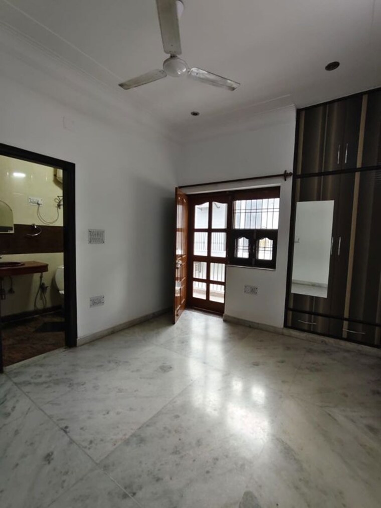 Room, sector 31 2 Bedroom 1420 Sq.Ft. Builder Floor In Sector 31 Gurgaon 10416241
