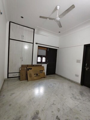 Room in 2 BHK Builder Floor at Sector 31 – for Rent
