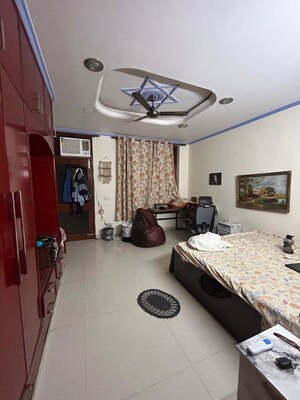 Team Area in 3 BHK Villa at Sector 23 – for Rent