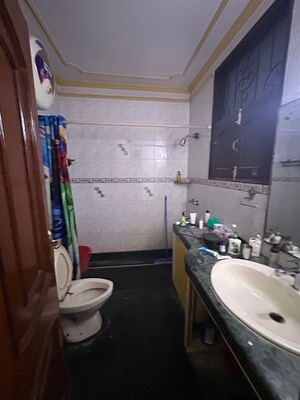Team Area in 3 BHK Villa at Sector 23 – for Rent