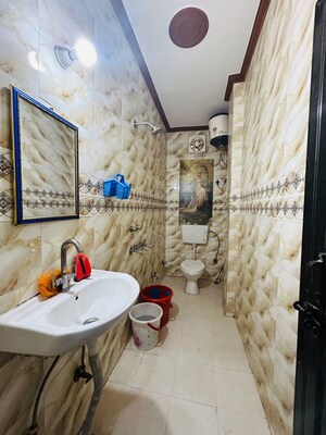 Bathroom in 1 RK Builder Floor at Lajpat Nagar ii – for Rent