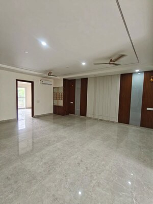 Room in 3 BHK Builder Floor at Sector 23 – for Rent