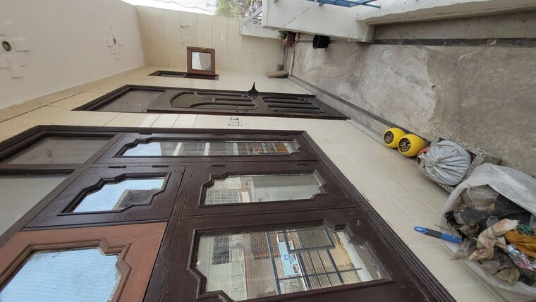 Balcony, dilshad garden 2 Bedroom 900 Sq.Ft. Apartment In Dilshad Garden Delhi 10416343
