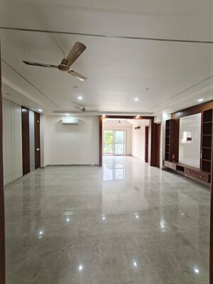 Room in 4 BHK Builder Floor at Sector 23 – for Rent