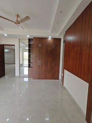 Room in 3 BHK Builder Floor at Sector 23 – for Rent