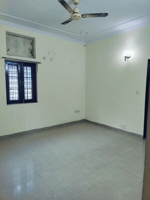 Room in 3.5 BHK Villa at Sector 71 – for Rent