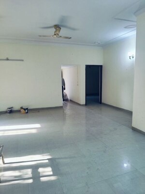Room in 3.5 BHK Villa at Sector 71 – for Rent
