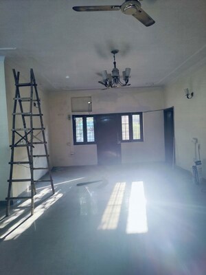 Room in 3.5 BHK Villa at Sector 71 – for Rent