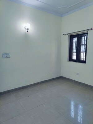 Room in 3.5 BHK Villa at Sector 71 – for Rent