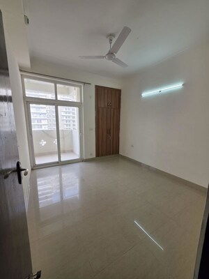 Room in 3 BHK Apartment at Amrapali Silicon City, Sector 76 – for Sale