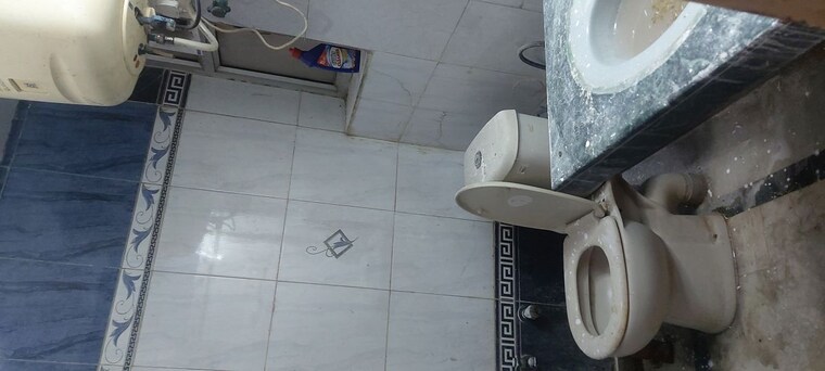 Bathroom, patparganj 3 Bedroom 1300 Sq.Ft. Apartment In Patparganj Delhi 10416424