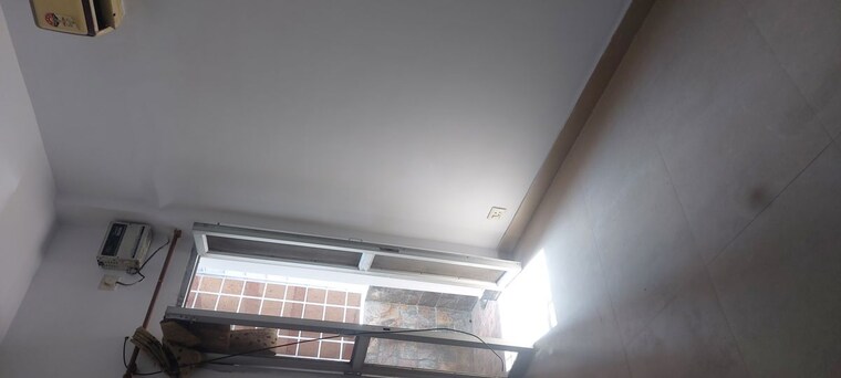 undefined, patparganj 3 Bedroom 1300 Sq.Ft. Apartment In Patparganj Delhi 10416424