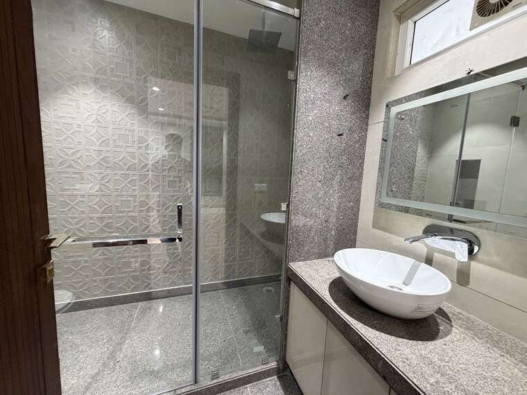 Bathroom, kirti nagar 4 Bedroom 2700 Sq.Ft. Builder Floor In Kirti Nagar Delhi 10416475
