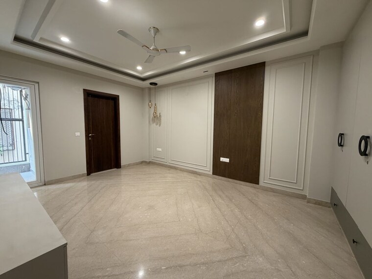 Room, kirti nagar 4 Bedroom 2700 Sq.Ft. Builder Floor In Kirti Nagar Delhi 10416475