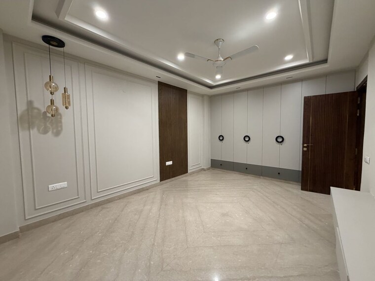 Room, kirti nagar 4 Bedroom 2700 Sq.Ft. Builder Floor In Kirti Nagar Delhi 10416475