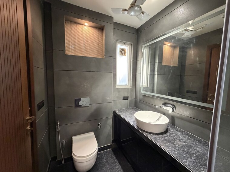 Bathroom, kirti nagar 4 Bedroom 2700 Sq.Ft. Builder Floor In Kirti Nagar Delhi 10416475