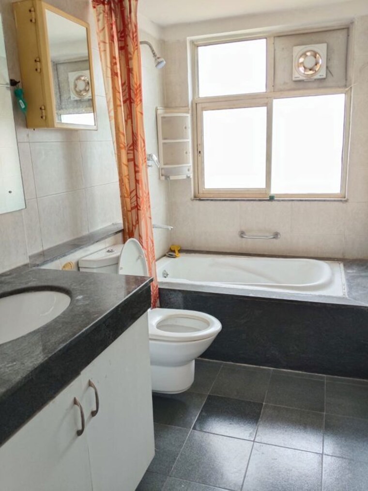 Bathroom, bptp-freedom-park-life 3.5 Bedroom 2418 Sq.Ft. Apartment In Sector 57 Gurgaon 10416488