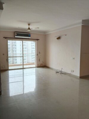 Room in 3.5 BHK Apartment at BPTP Freedom Park Life, Sector 57 – for Rent