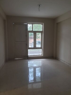 Room in 3 BHK Builder Floor at Sector 16 A – for Rent