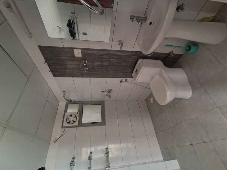 Bathroom, gulshan-bellina 3 Bedroom 1350 Sq.Ft. Apartment In Sector 16 Greater Noida Greater Noida 10416531
