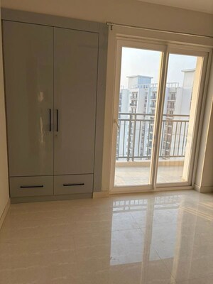 Room in 2 BHK Apartment at Eldeco Live By The Greens, Sector 150 – for Rent