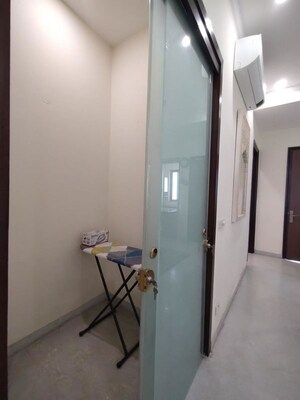 Building Lobby in 4 BHK Builder Floor at Sector 32 – for Rent
