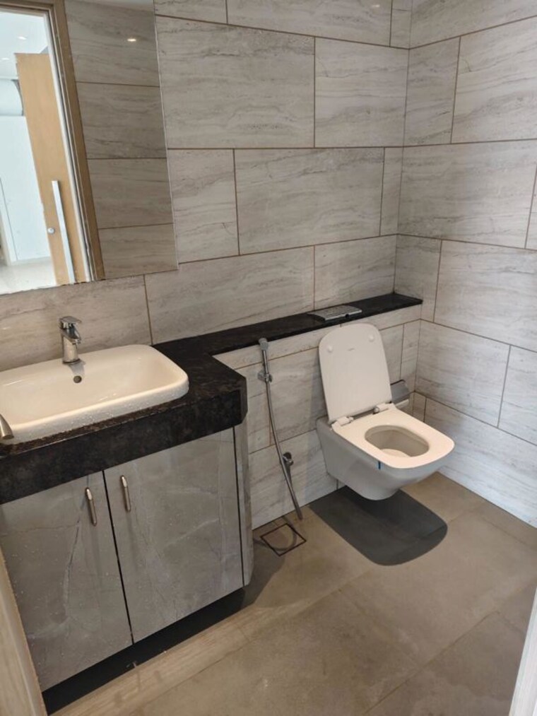 Bathroom, rustomjee-crown 4 Bedroom 2170 Sq.Ft. Apartment In Prabhadevi Mumbai 10416554