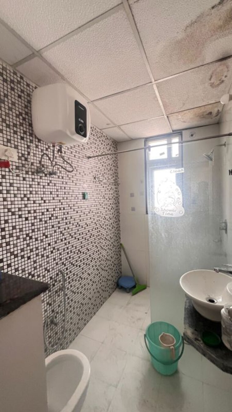 Bathroom, rishita-manhattan 3 Bedroom 1700 Sq.Ft. Apartment In Gomti Nagar Lucknow 10414099
