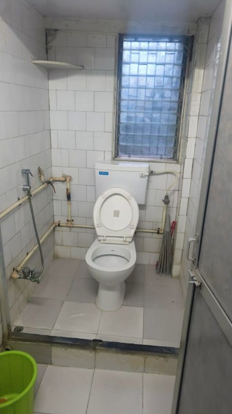 Bathroom, gold-coin-golden-heights 1 RK 250 Sq.Ft. Apartment In Santacruz East Mumbai 10416561