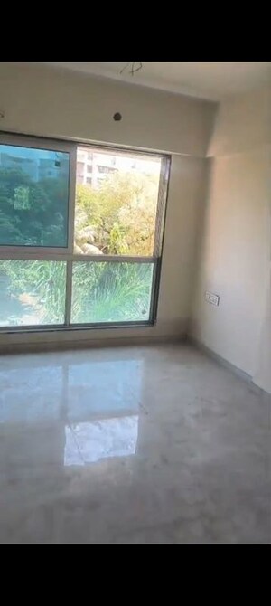 Room in 2 BHK Apartment at IS The Palazzo, Santacruz East – for Rent